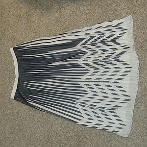 Banana Republic Black&White Pleated skirt
